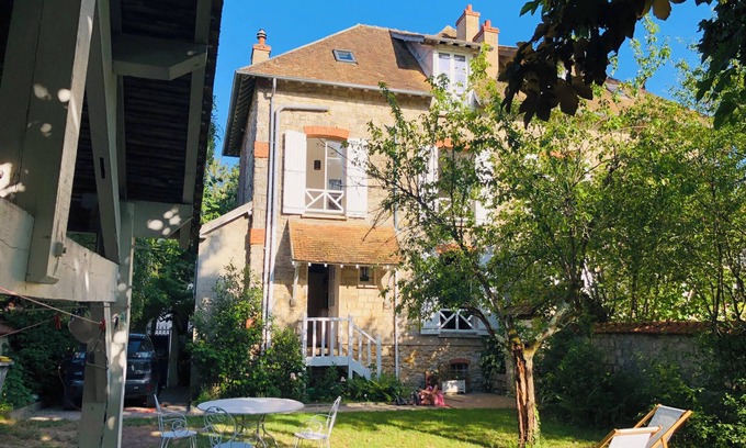 Barbizon House | Family old house center village near Forest