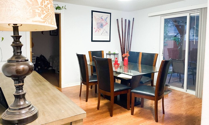 Powellhurst-Gilbert House | Family Oriented —Modern Room -- 15 minutes away from Airport
