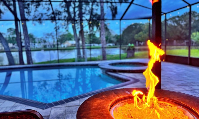 Ozona House | Family Paradise: Salt Pool, Hot Tub, XBox & Nature Views!