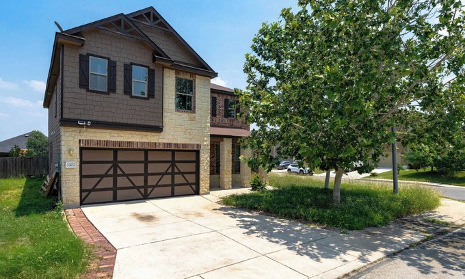 Wetmore House | Family-Perfect 5BR House - Fenced Yard & Style