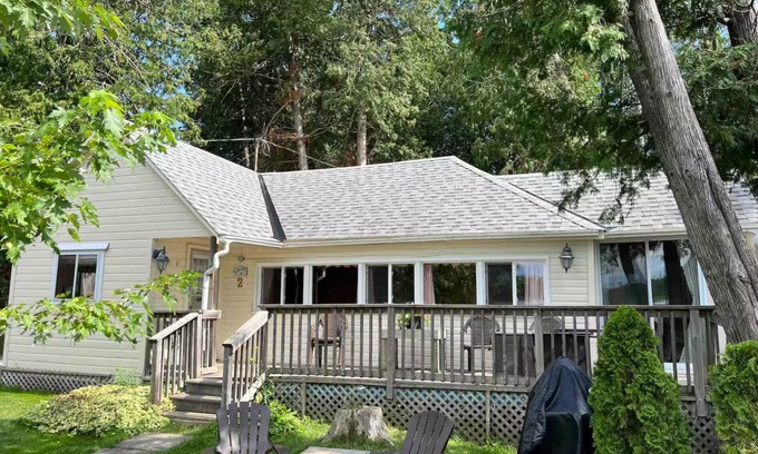 Lakefield Ski Chalet | Family Pet Friendly Lakeside Cottage for 8 with Boat Firepit BBQ and Swimming