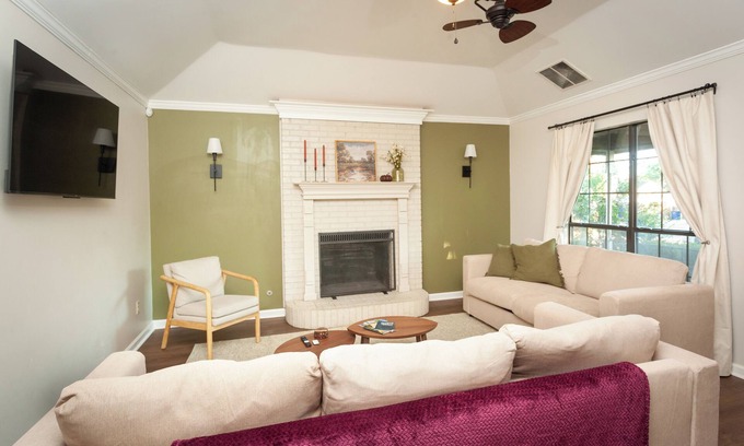 Olive Branch House | Family & Pet Friendly - Backyard - Patio