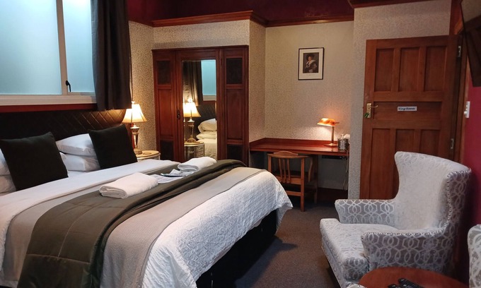 Reefton House | Family pet friendly bnb in Reefton West Coast.