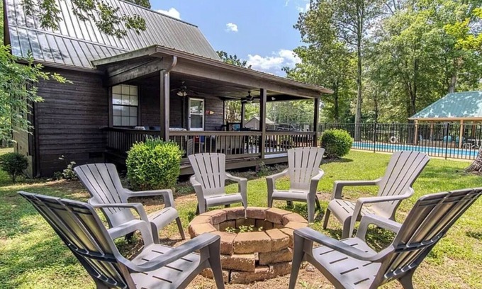 Counce House | Family & Pet Friendly Cozy Cabin 5 mins from Sportsman’s