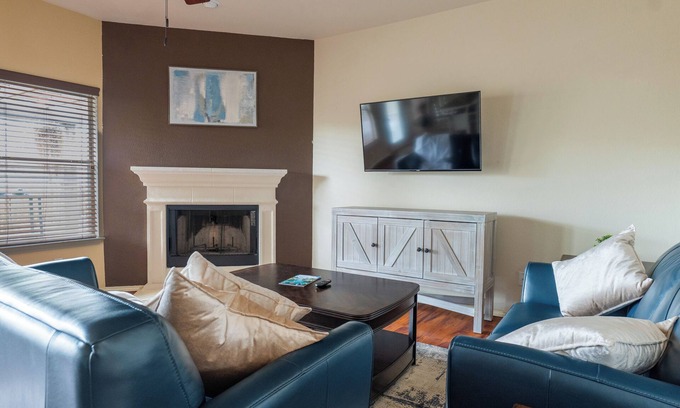 Hutto House | Family-Pet Friendly Grill & Fire Pit By Kalahari
