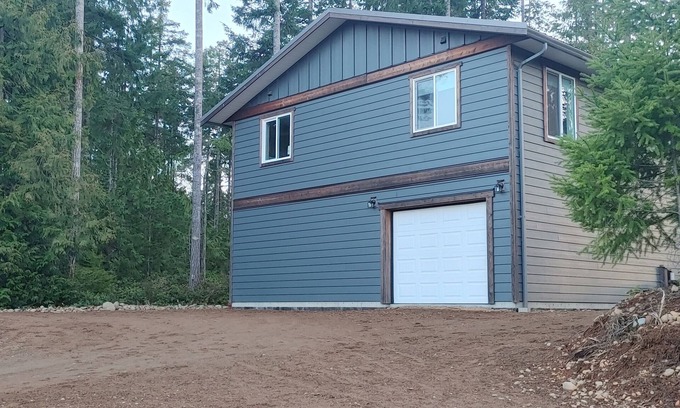 Black Creek House | Family & pet friendly guesthouse with private beach