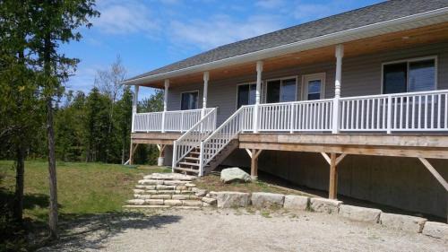 Miller Lake House | Family & Pet Friendly Huron Getaway