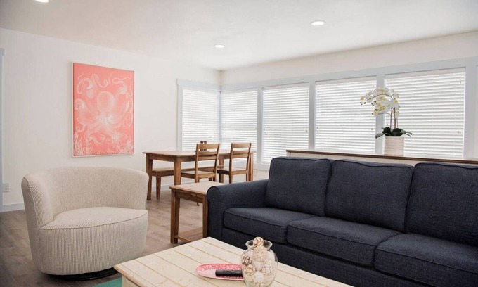 Seaside House | Family/pet friendly home, sleeps 6. Hot tub, beach, Promenade, dining, shopping- walkable