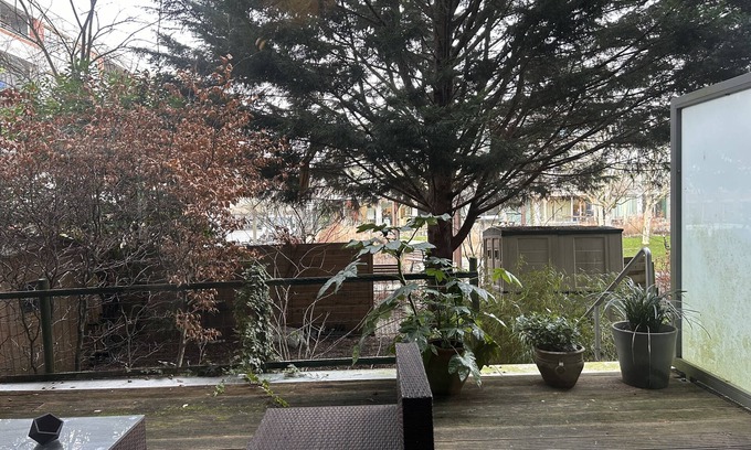 Nieuw-West Apartment | Family, pet friendly, 15 mins from central. Spacious, modern apartment. AMS!