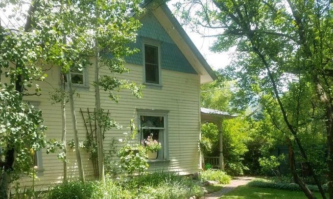 Hermosa House | Family+Pet Friendly Vacation Rental! Ask about Deep Discount for 4-6 Month stays