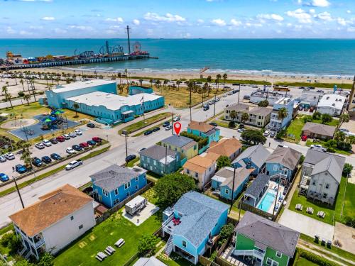 Galveston House | Family & Pet-Friendly - Walk to Beach & Pier