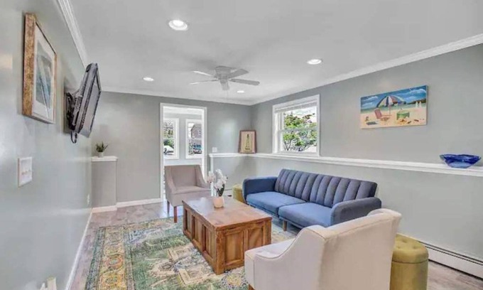 Hampton Apartment | Family, Pet & Kid-Friendly Apartment - Backyard - Grill