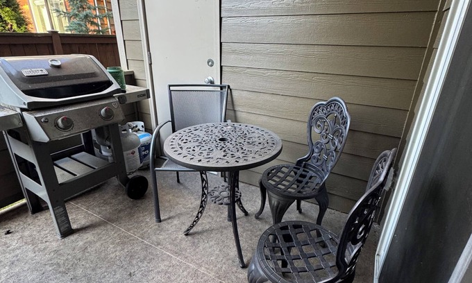 Issaquah House | Family & Pet Paradise 2BR 2BA Home, Fenced Yard, Private Wi-Fi, Great Location