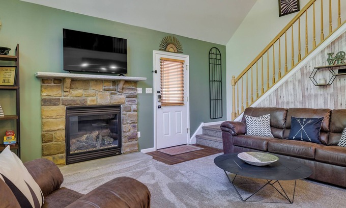 Albrightsville House | Family Poconos Getaway w/ Community Pool & Lake!