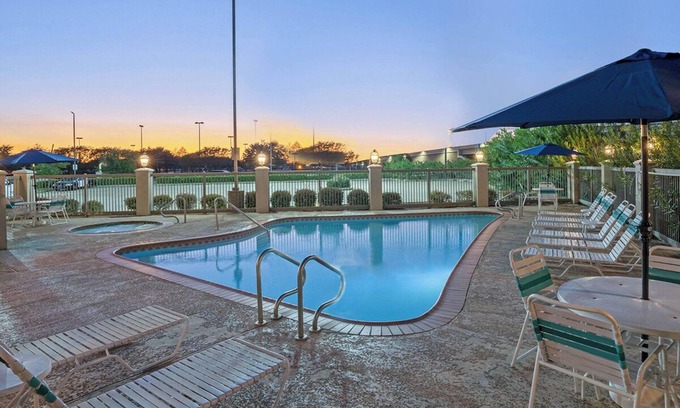 Westchase Hotel | Family Ready Rooms But in a Budget with Pool | Access to Chinatown | 2 Rooms