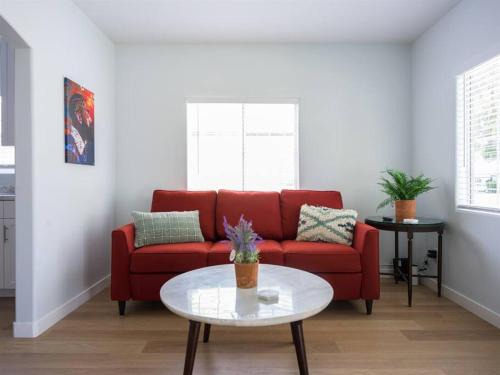 Fullerton Apartment | Family Renovated Home, Netflix, AC, WD, Putt Putt