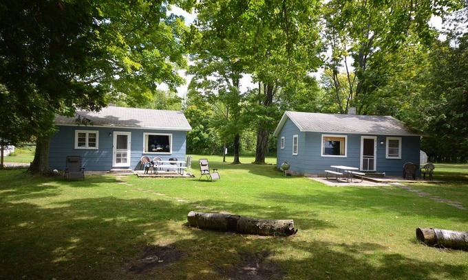Maple City House | Family resort cottage 3 on Big Glen Lake-Rent 1 or 5 -Dock,m Kayaks, Rowboat