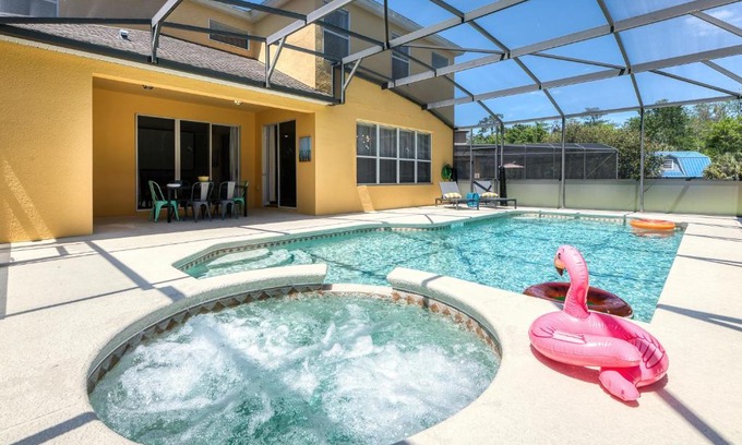 Bellavida Villa | Family Retreat 6BR Villa with Private Pool, Spa & Theater near Disney