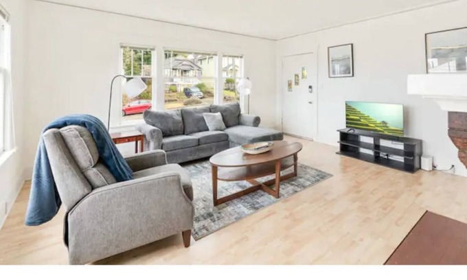 West Seattle House | Family retreat home with room for fun and relaxing