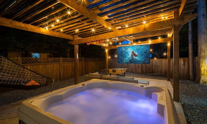 Langley House | Family Retreat | Hot Tub, Fire Pit, Outdoor Theater & Games