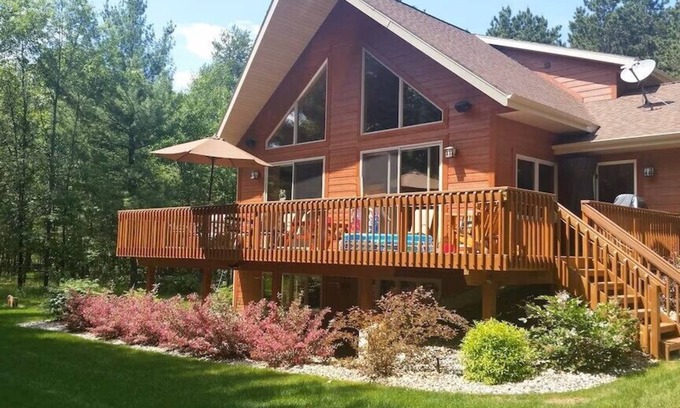 Mauston House | FAMILY RETREAT NEAR CASTLE ROCK LAKE - PET FRIENDLY