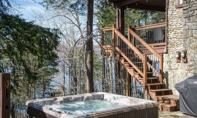 Silver Point House | Family Retreat, Private Lake Access w/Trail, Stunning Views, Kids Play Area, Hot Tub, WiFi & Games
