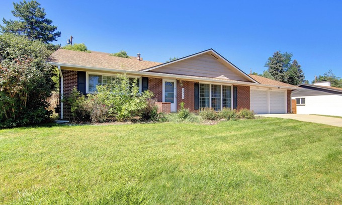 Lakewood House | Family Retreat! Quiet - ☀By Denver & Mountains☀, New Hot Tub! Sleeps 10!