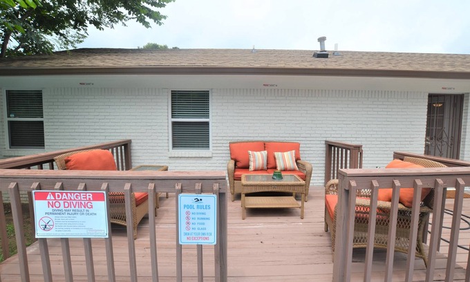 New Castle House | Family Retreat/Romantic Get-Away... Level 2 EV Charger!