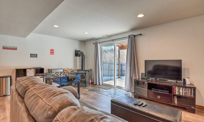 Gleneagle House | Family Retreat 5 Min to USAFA with Mtn Views