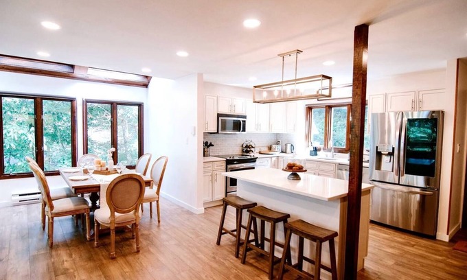 Tannersville House | Family Retreat with Sauna and Hot Tub