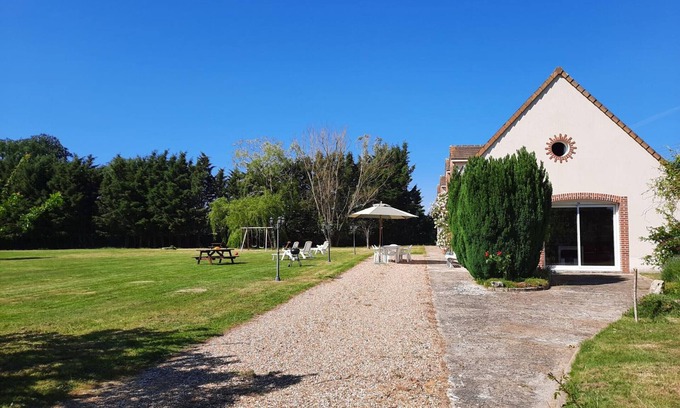 Danze Cottage | Family Retreat with Private Pool, Games, and Farm Animals in the Countryside