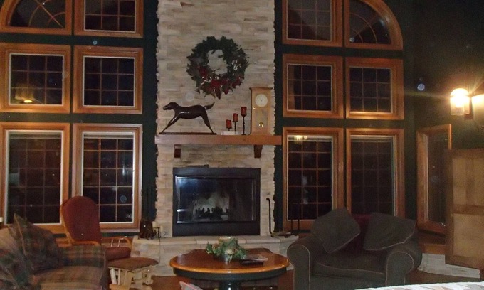 Monument House | Family Reunions, Retreats, Weddings - Sleeps 24, 40 Acres near Air Force Academy