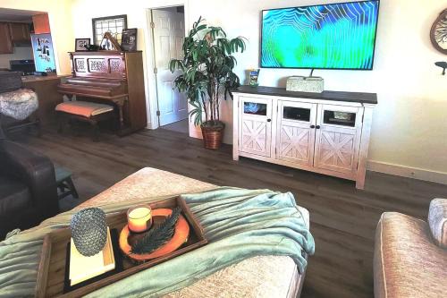 Bullhead City House | Family River Retreat- Pet Friendly with Boat Parking