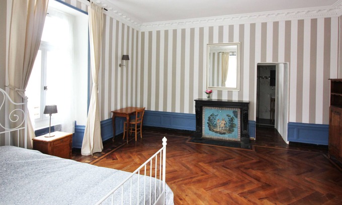 Saint-Germain-Lembron Bed & Breakfast | Family room by the river