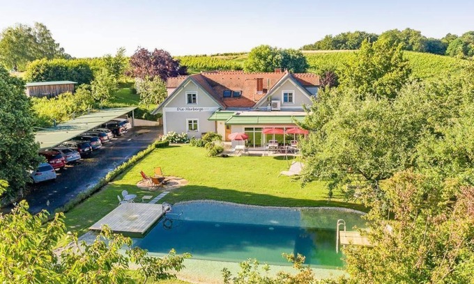Loipersdorf bei Fuerstenfeld Bed & Breakfast | Family room, bathroom, WC, garden side - Die Herberge