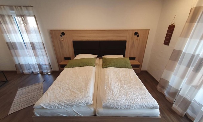 Alken Apartment | Family room "Burgberg" with balcony - accommodation in the Brandgasse