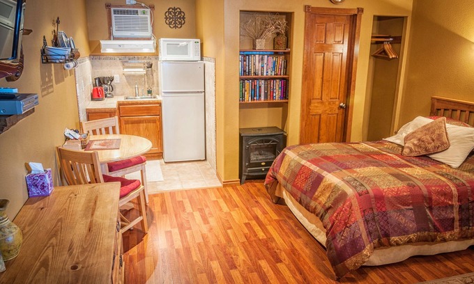 Canyon Lake House | Family Room For Four/100 yrds. to lake/3 mins. to river