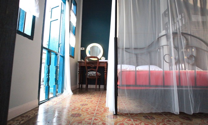 Talat Phlu Bed & Breakfast | Family room in OLD TOWN "Talat Phlu"