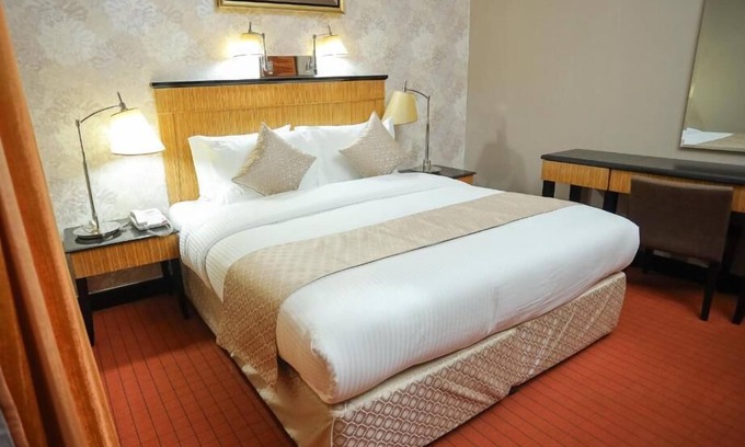 Al Sharq Apartment | Family Room Near Sharjah Corniche