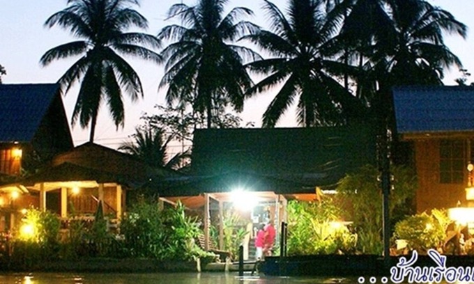 Suan Luang House | Family ROOM Riverside Homestay in Ampawa