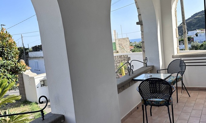 Succhivo Bed & Breakfast | Family room-Superior-Ensuite with Shower-Patio