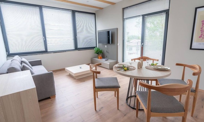 Willroth Apartment | Family room with balcony - Colakation GmbH