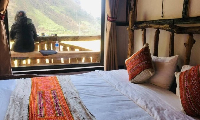 Meo Vac Bed & Breakfast | Family Room with Mountain View - O'Chau Meo Vac Homestay