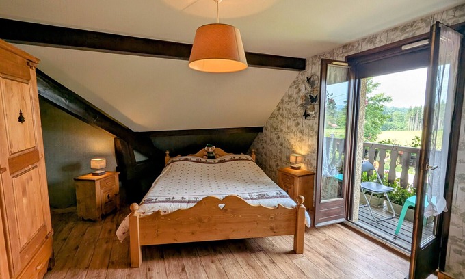 Anould Bed & Breakfast | Family room with pool and SPA in Anould