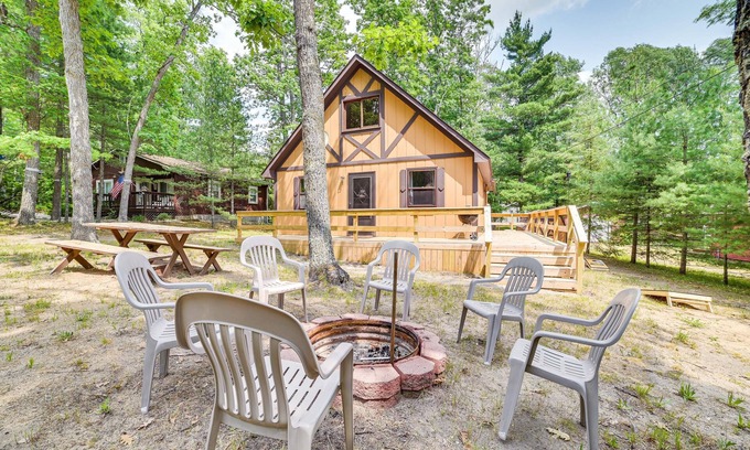 Higgins Lake Cabin | Family Roscommon Home - 3 Mi to Higgins Lake