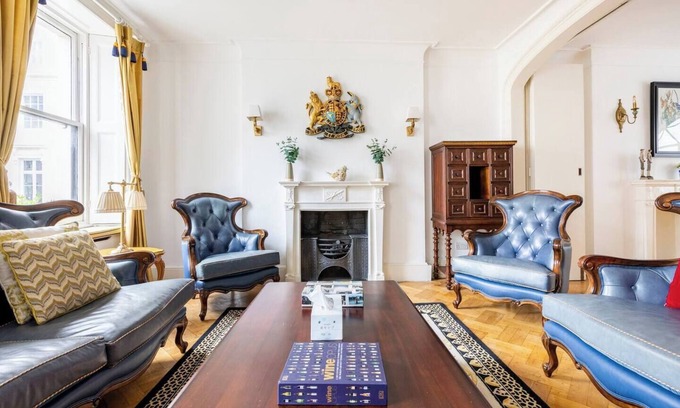 Belgravia House | Family Royal 4 Bed Belgravia Residence by Buckingham Palace