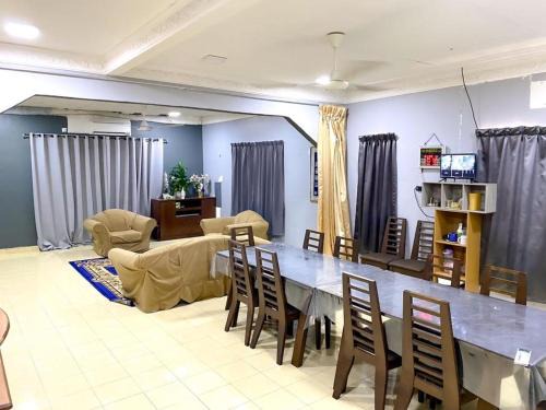 Kawasan Perindustrian Chendering Apartment | Family's Homestay