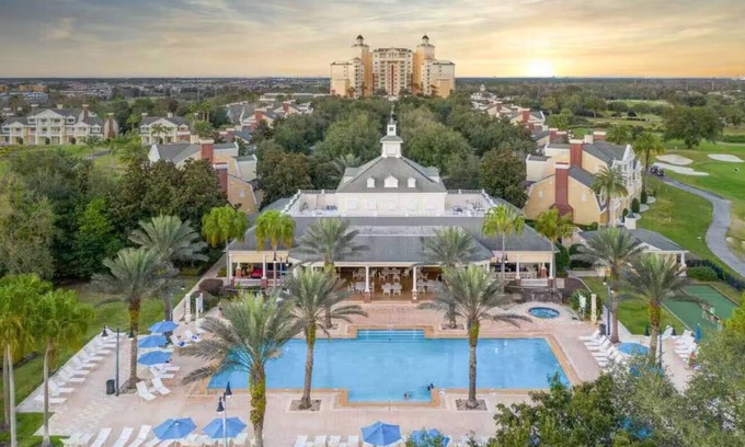 Reunion House | Family sized at Reunion Resort. Gold Membership Access. Minutes to Theme Parks.
