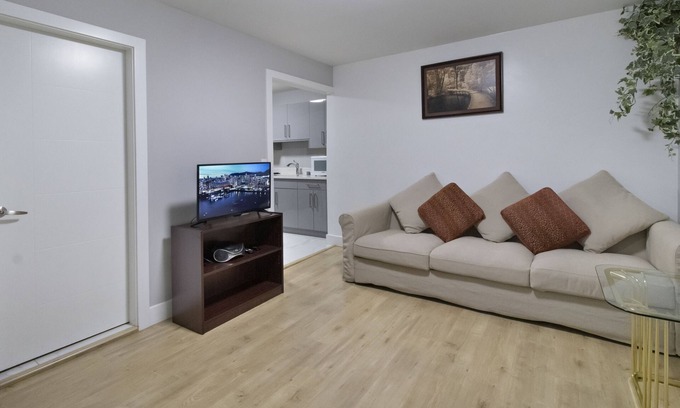 Newton House | Family sized Beautiful 2-bed suite- Close to major attractions