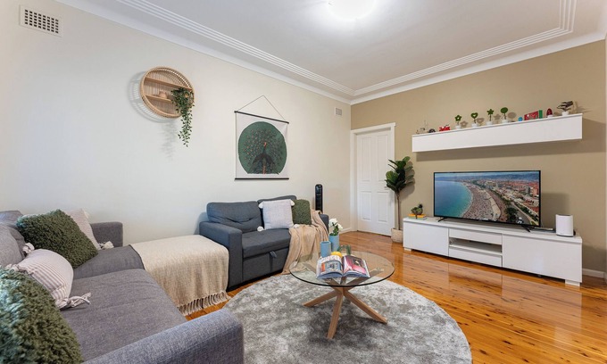 North Ryde House | Family-Sized Comfort - 4BR Near Macquarie & Metro